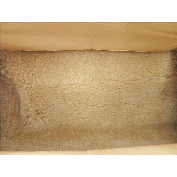 CHANEL Beige Shearling Tote - Picture 9 of 16